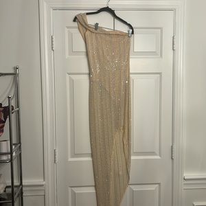 Nude asymmetrical one shoulder off shoulder dress